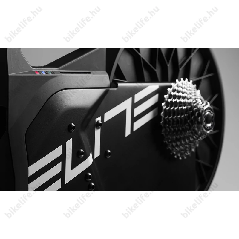 Elite Suito interaktív görgő wattmérős, 2,5%-15%, hátsó kerék helyére + Tr.Block