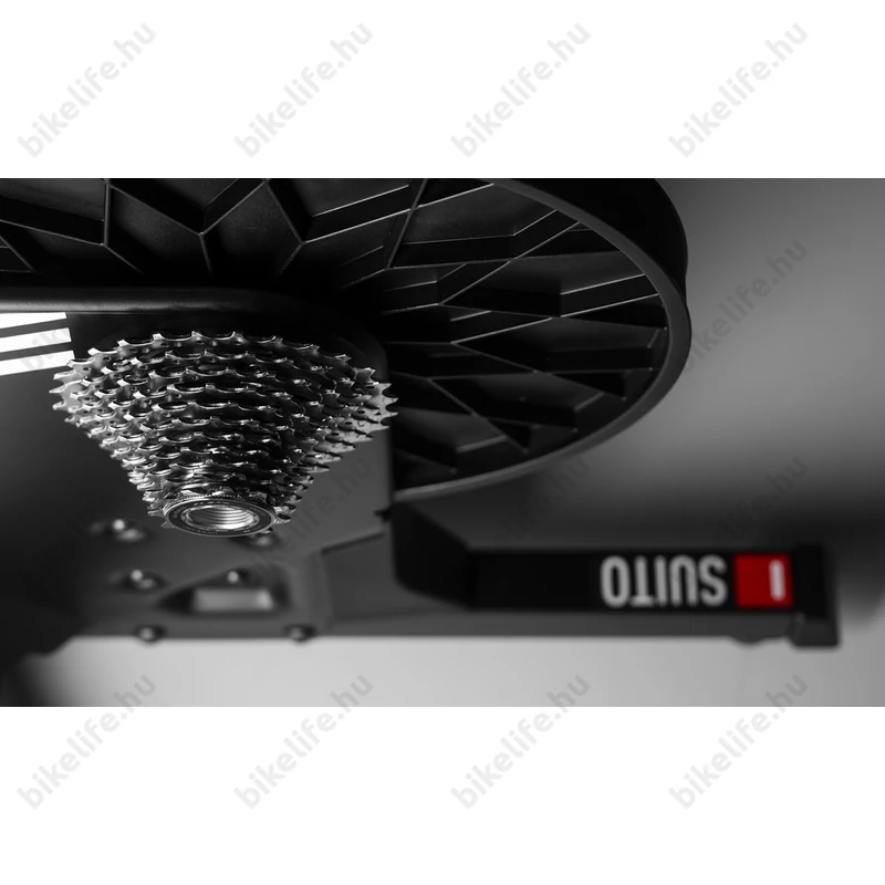 Elite Suito interaktív görgő wattmérős, 2,5%-15%, hátsó kerék helyére + Tr.Block