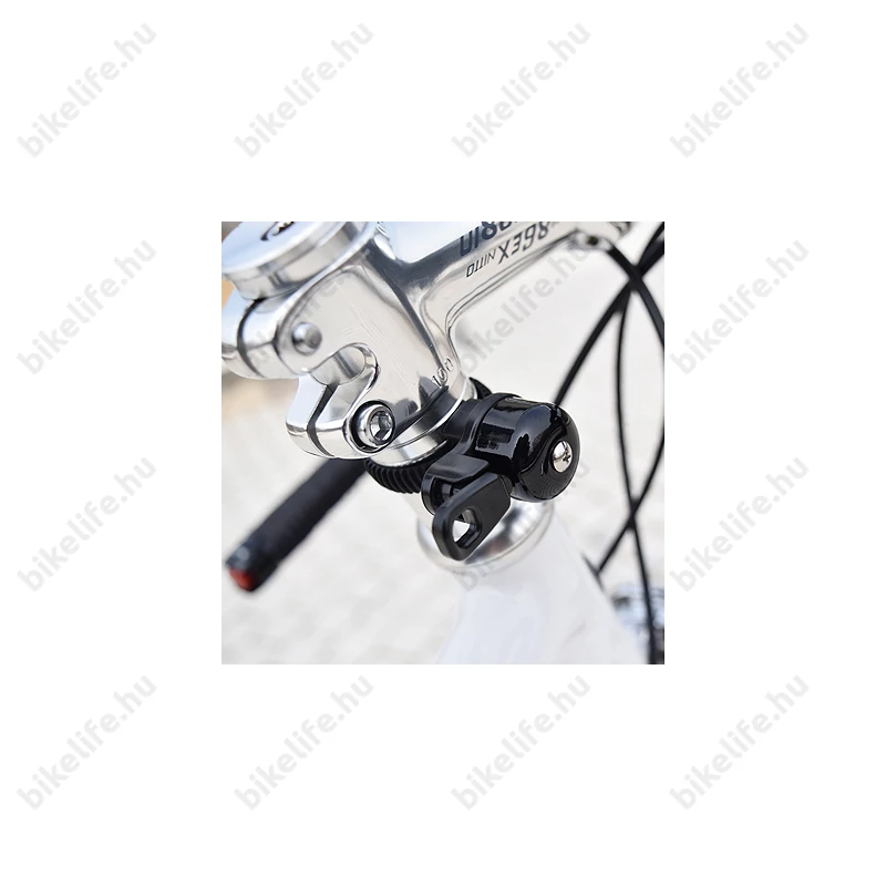 Kormányszáron rögzítve...