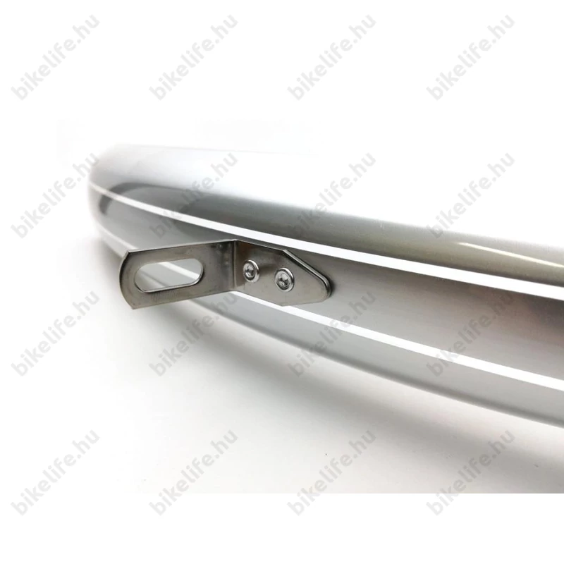 első sárvédő felfüggesztése