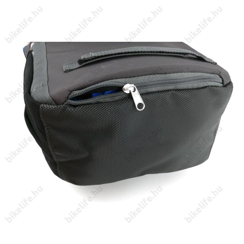 műanyag talpazat és rejtett esőhuzat