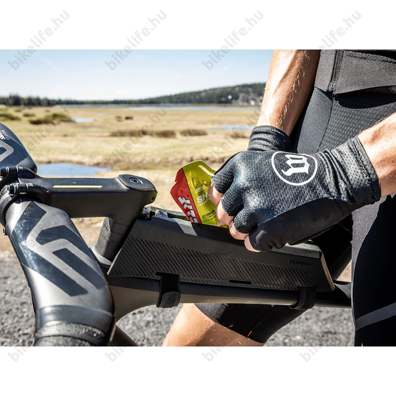 Puha és rugalmas anyaga biztosítja az egyszerű kezelést.