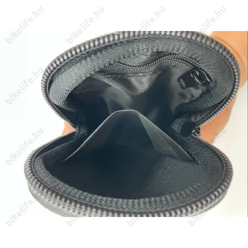 a pénztárca belseje a 2 zsebbel