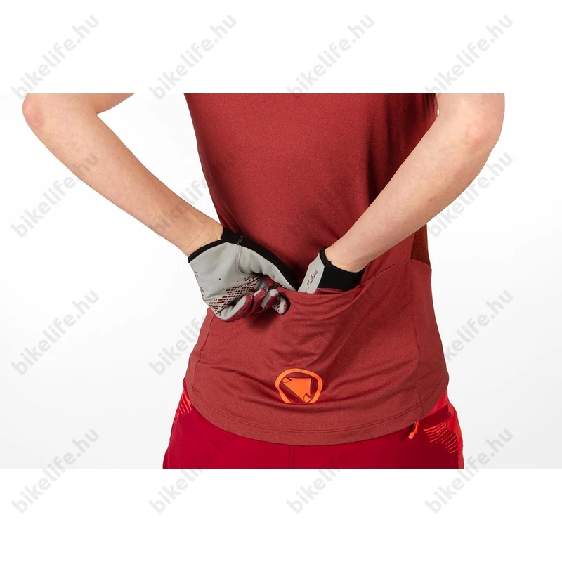 Praktikus hátsó zseb