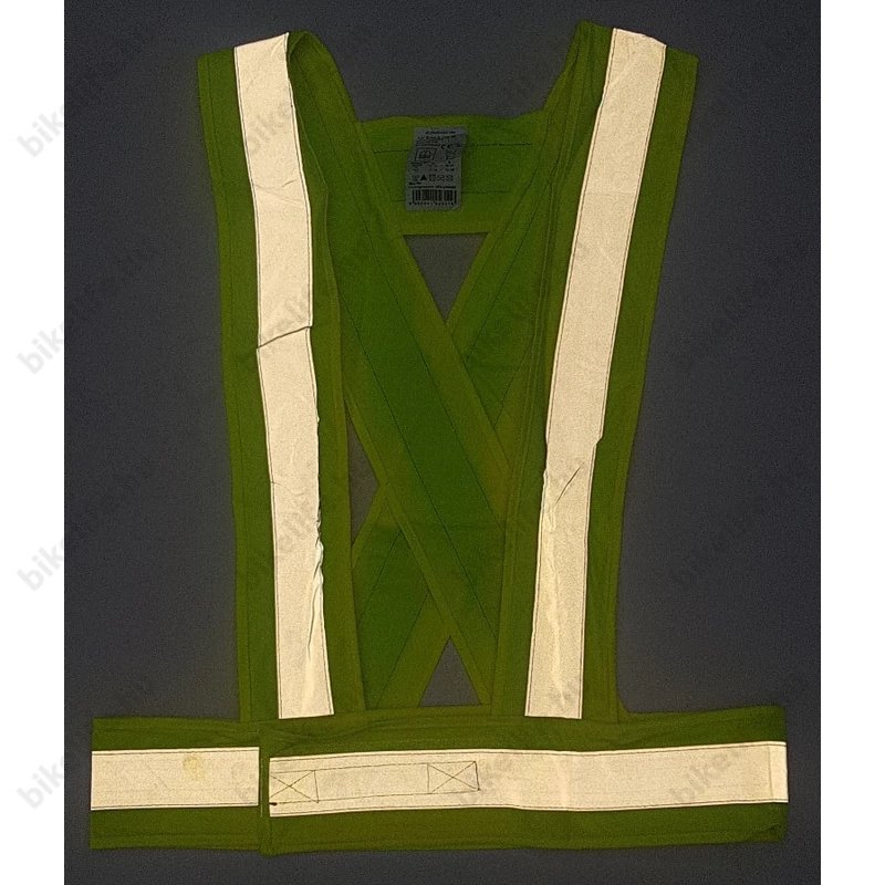 Sötétben nagyon jól érvényesülnek az extra széles reflex csíkok